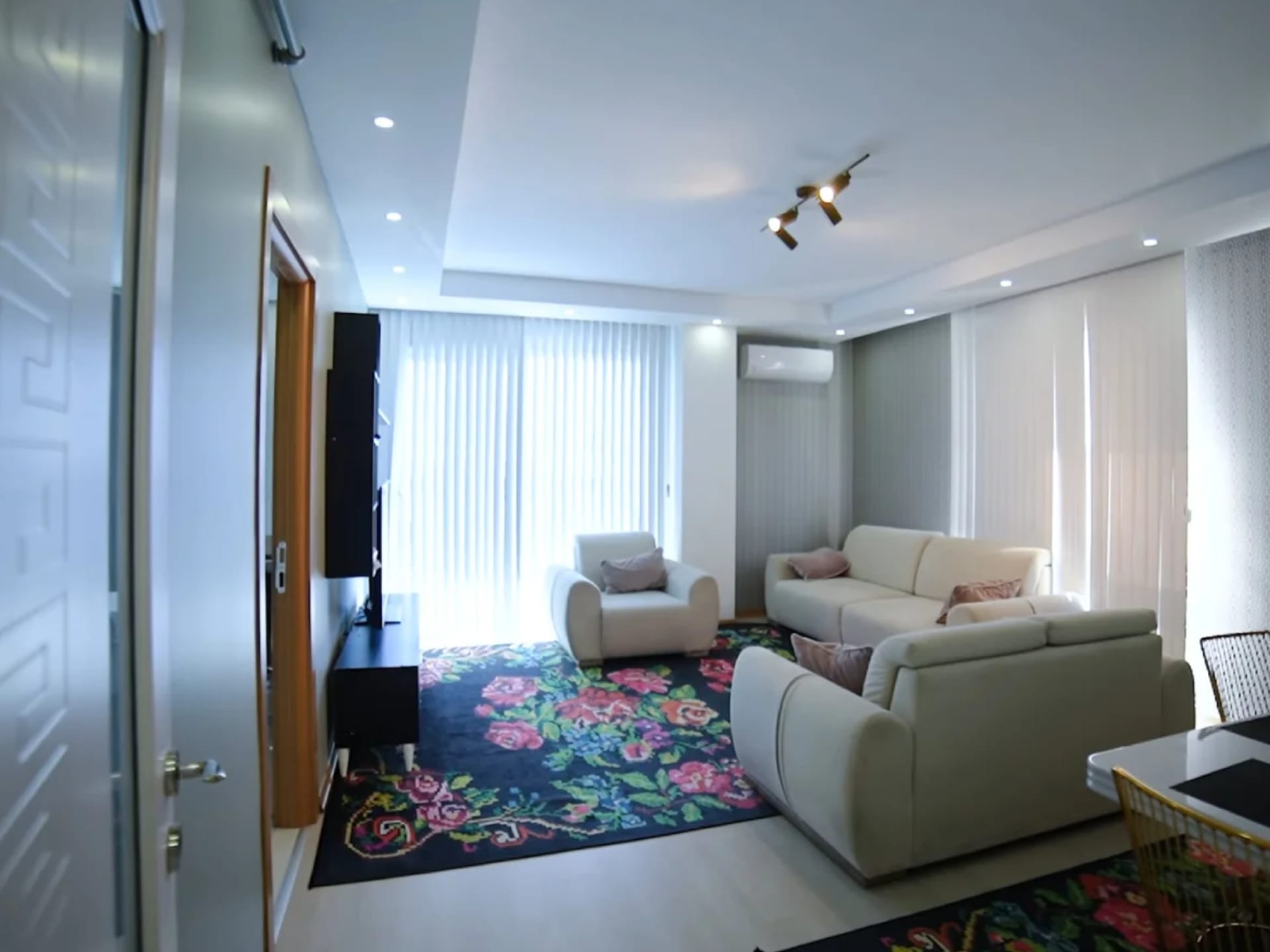 شقة 3+1 للبيع في أفجلار، إسطنبول بإطلالة بحرية رائعة – فرصة استثمارية لا تعوض