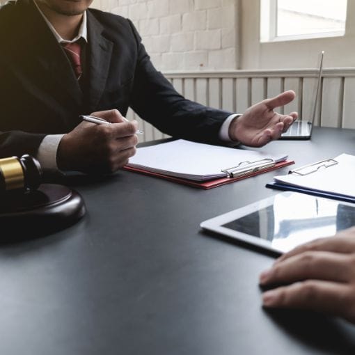 استشارات قانونية متخصصة لإدارة المعاملات الحكومية والشخصية.