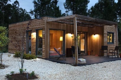 التطوير العقاري يقدم لك الأكواخ الريفية التي توفر لك الراحة وسط أجواء طبيعية دافئة وتصاميم خشبية مميزة.