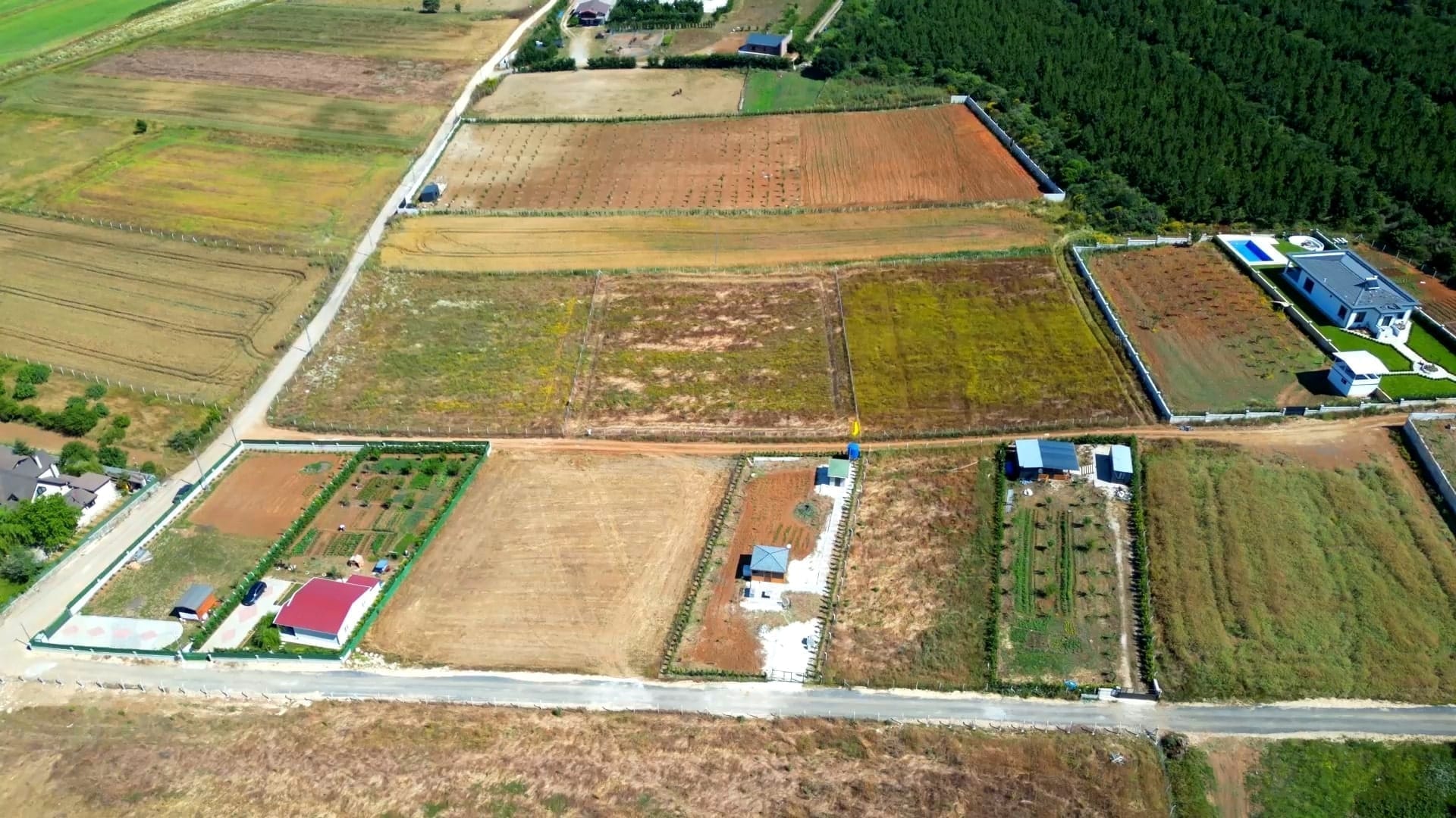 موقع استراتيجي: يبعد 25 دقيقة فقط عن مطار إسطنبول و50 دقيقة عن مركز المدينة